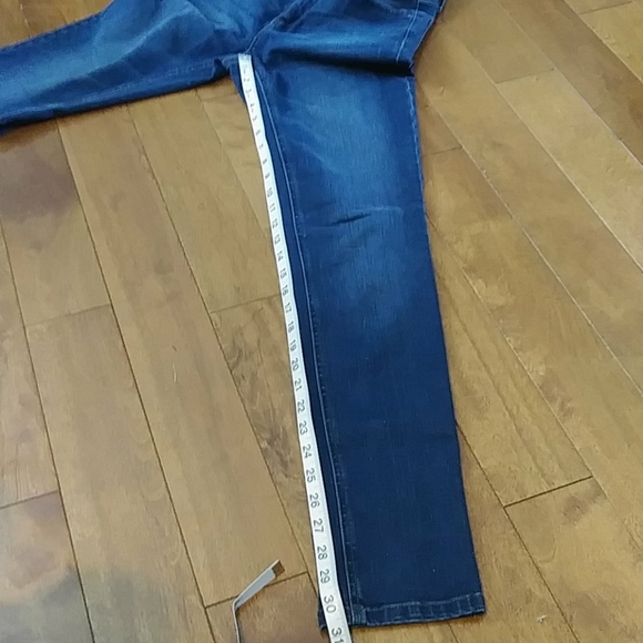 Reitmans medium wash jeans Size  29 - Picture 2 of 4